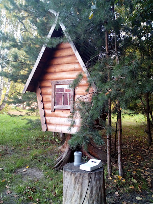 Домик и прибор